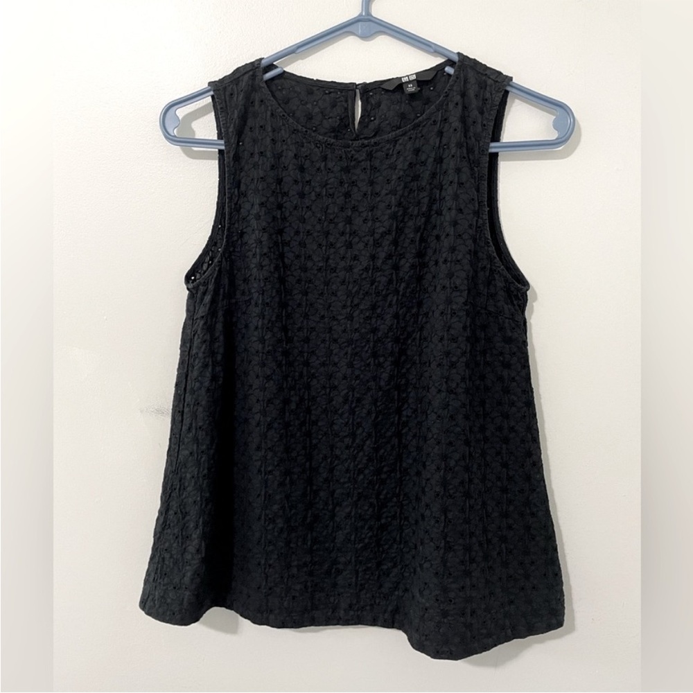 EUC Uniqlo Cotton Eyelet Black Top Size XS